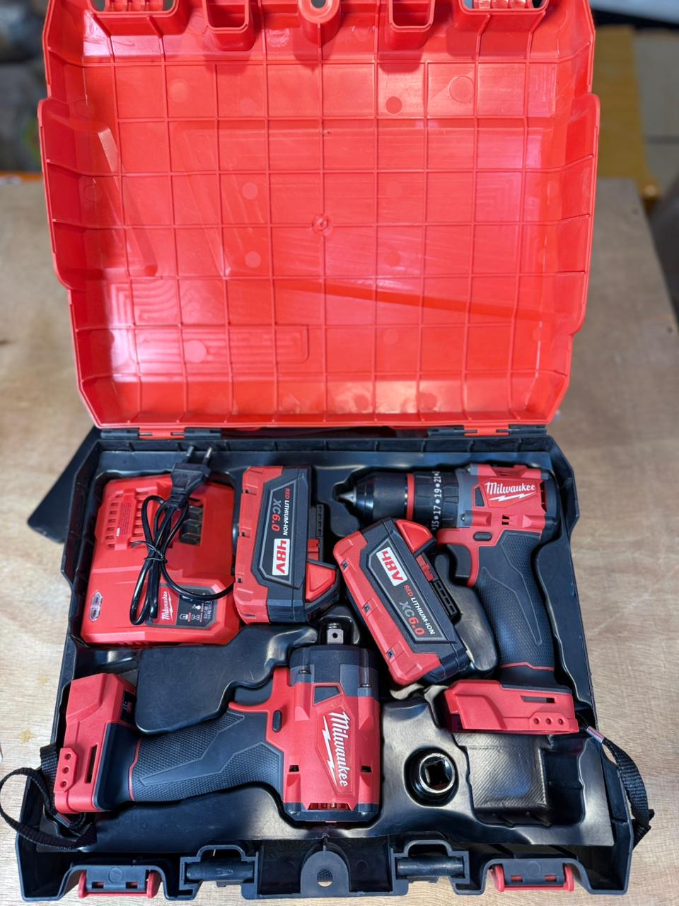 Milwaukee 2 in 1 Cordless Drill & Impact Driver