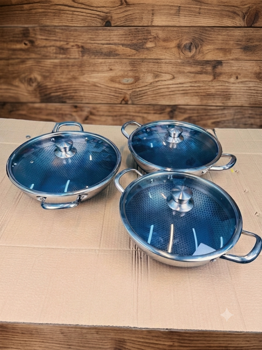3 pcs Lesser coating honeycond shallow handy size . 26 cm+ 28 cm +30 cm