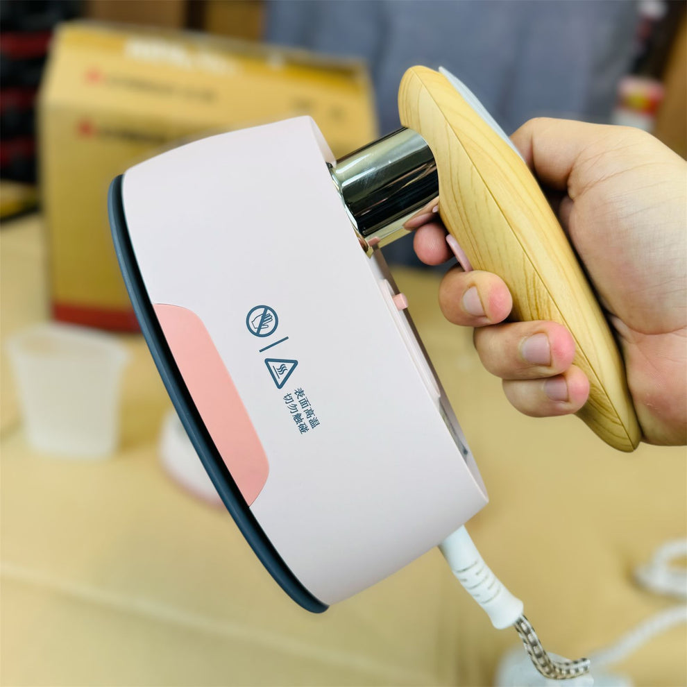 CHIGO hand held steam iron