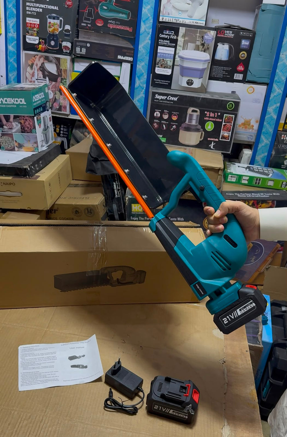 Rechargeable Hedge Trimmer machine