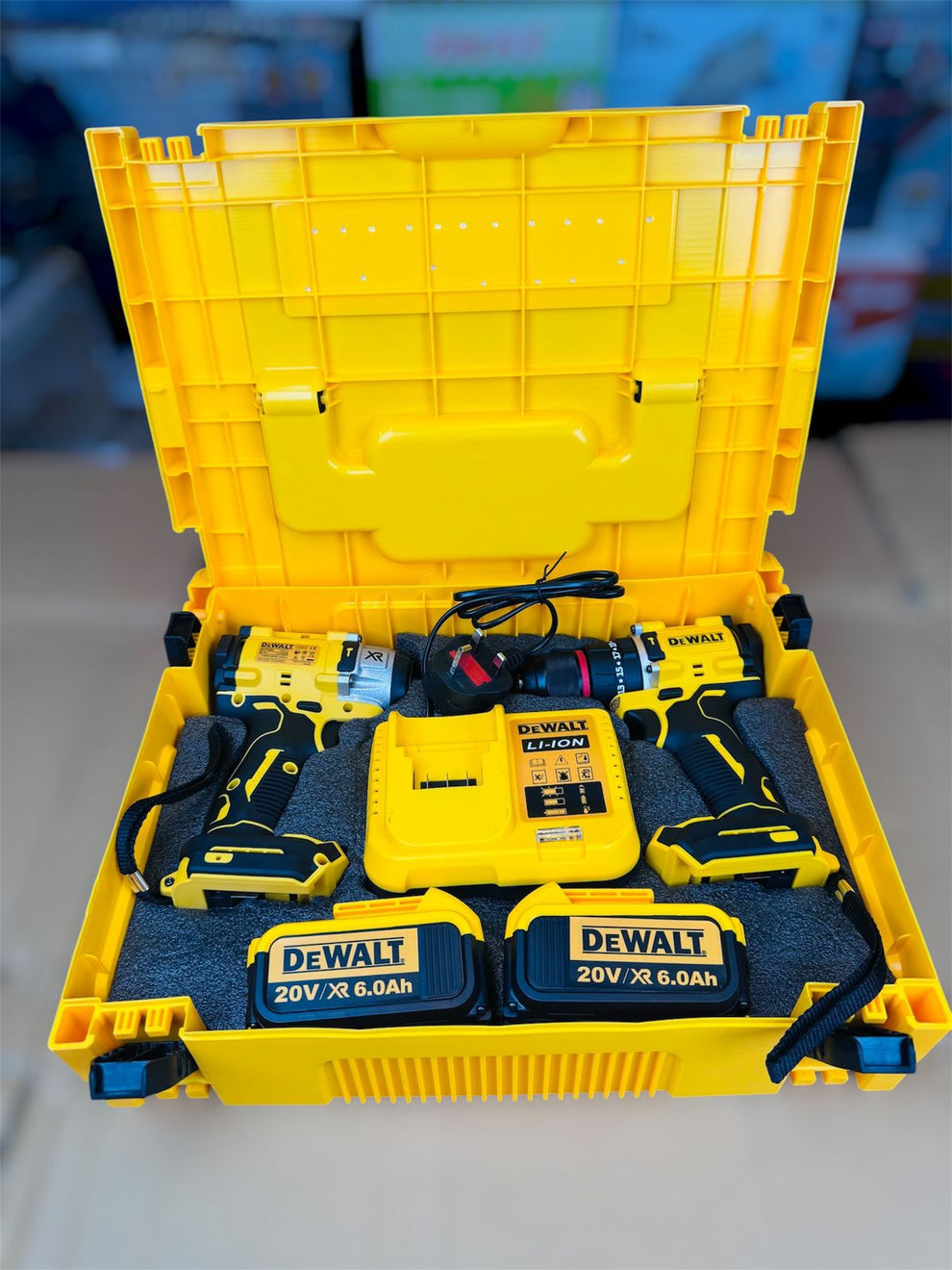 Dewalt 2 in 1 drill & impact wench with tools ( made in CZECH REPULIC )