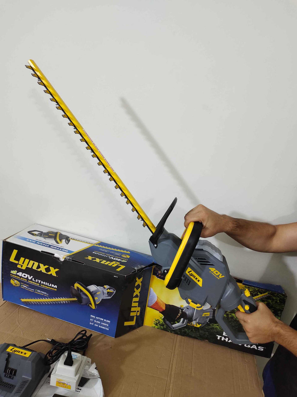 Lynxx 40V Lithium Cordless Hedge Trimmer ( USA LOT)