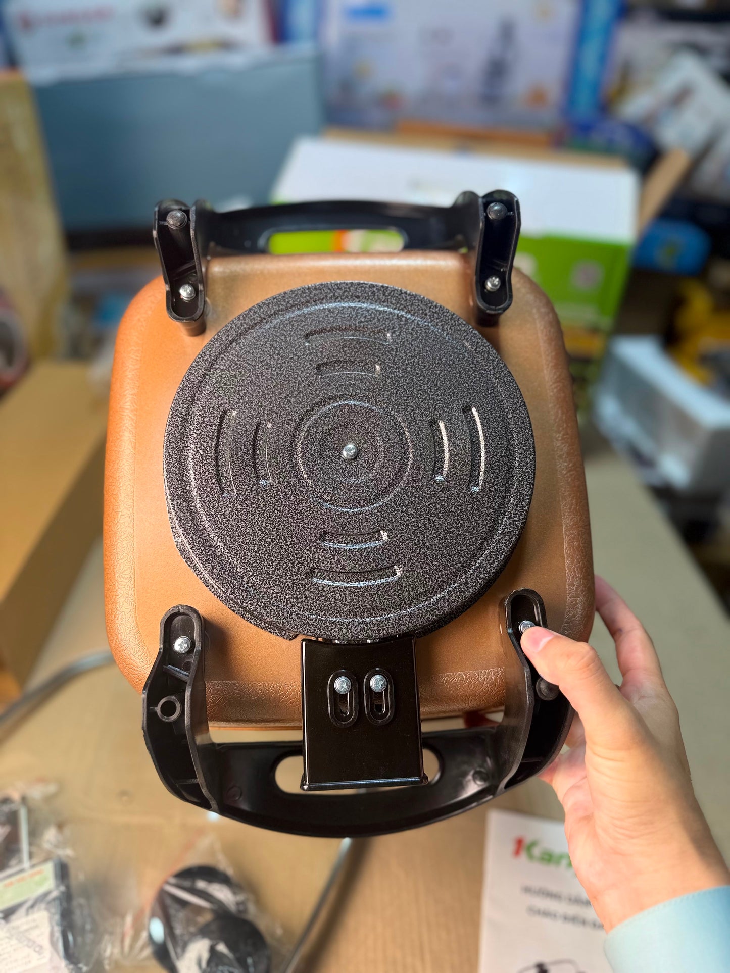 Kangaroo KG-666 Electric Frying PanCapacity: Suitable for family-size cooking
Size: Approx. 30 × 30 cm