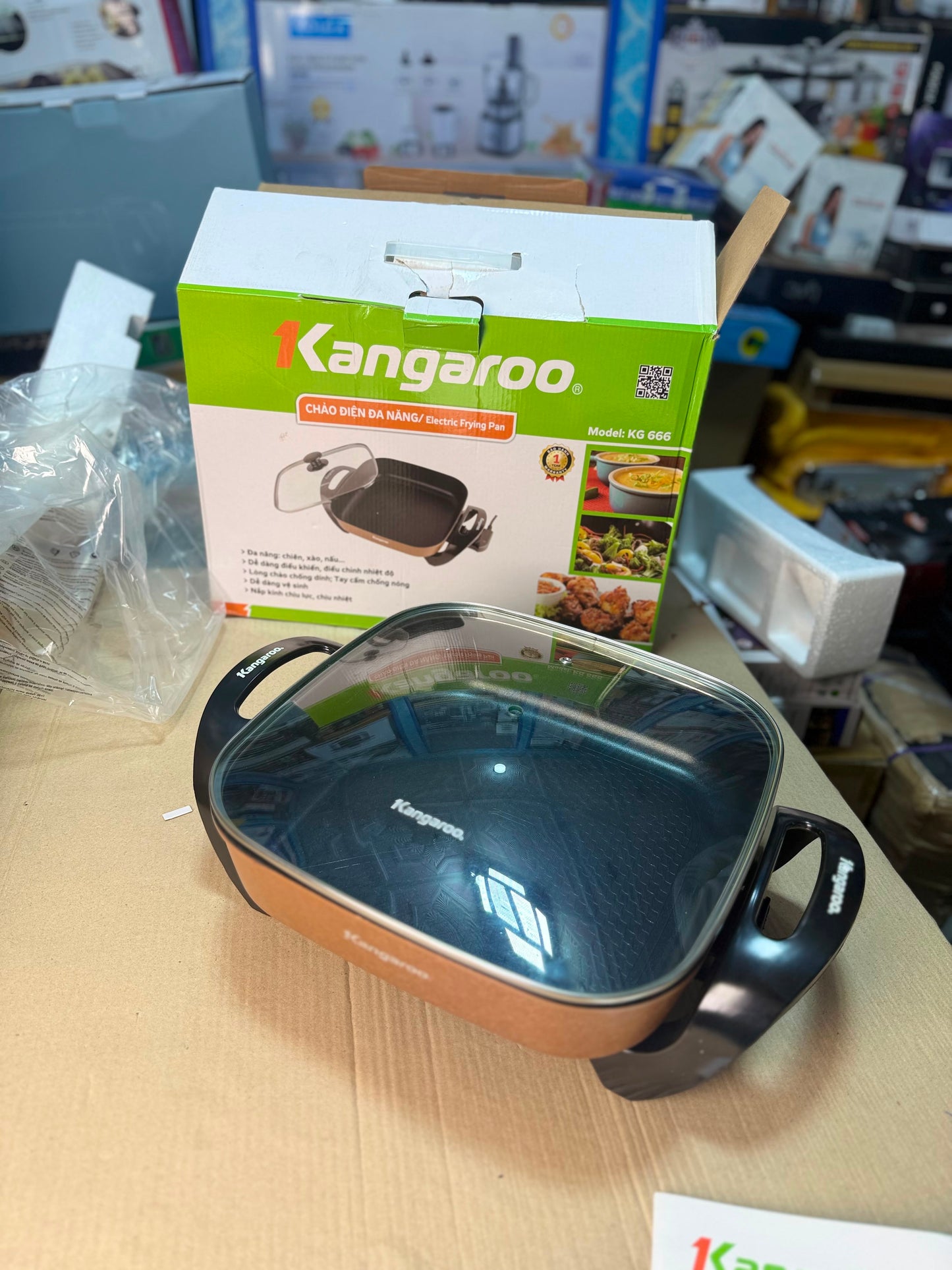 Kangaroo KG-666 Electric Frying PanCapacity: Suitable for family-size cooking
Size: Approx. 30 × 30 cm