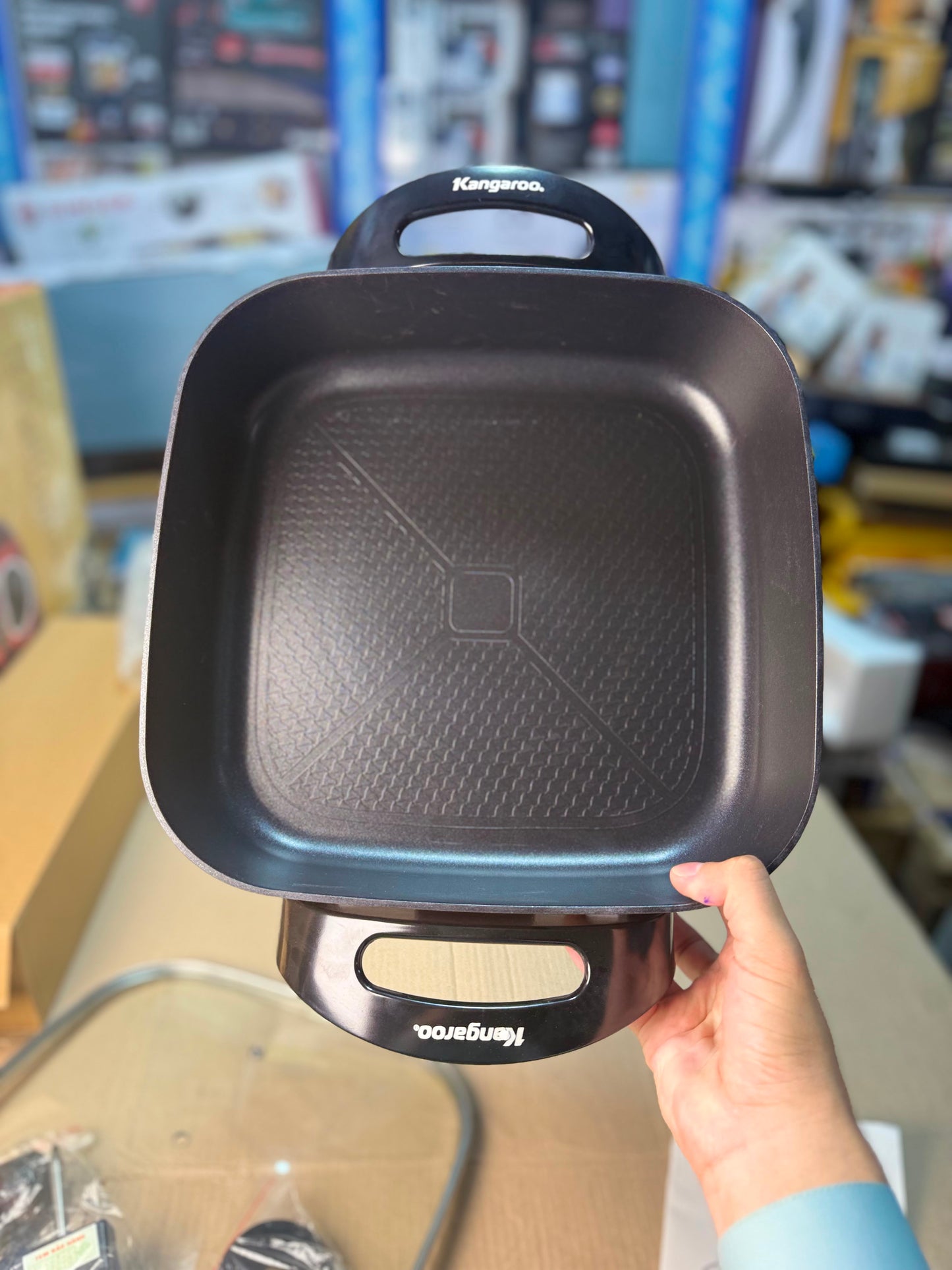 Kangaroo KG-666 Electric Frying PanCapacity: Suitable for family-size cooking
Size: Approx. 30 × 30 cm