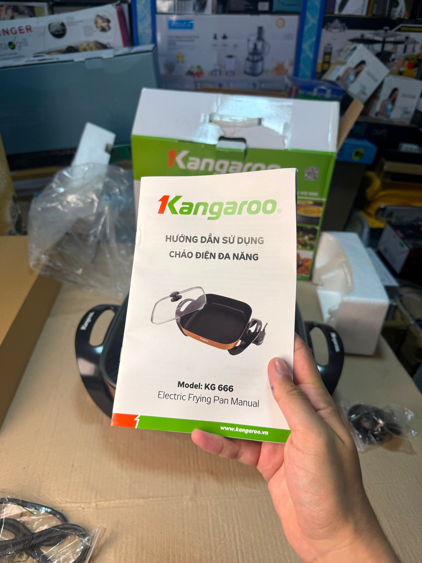 Kangaroo KG-666 Electric Frying PanCapacity: Suitable for family-size cooking
Size: Approx. 30 × 30 cm