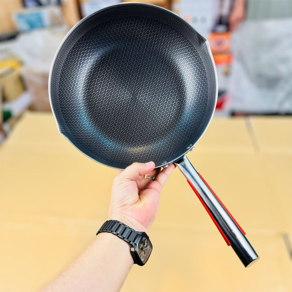 Honeycomb lesser coating saucepan