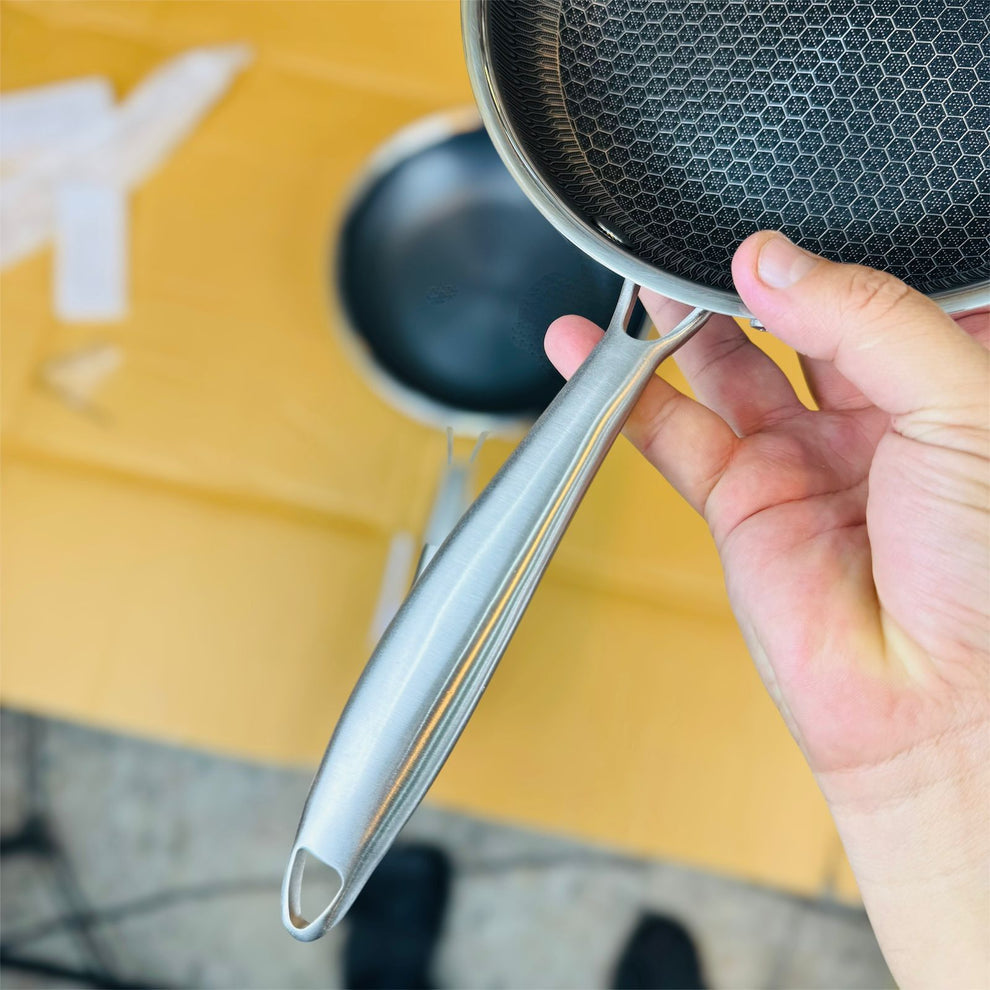 Honeycomb lesser coating flat fry pan