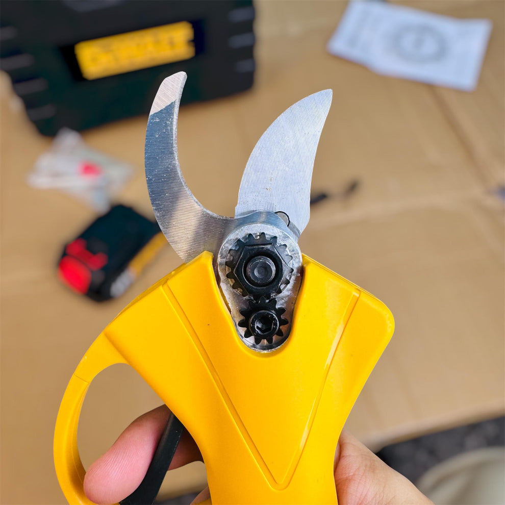 DeWalt 48V Cordless Electric Pruning Shear – Battery-Powered Garden Trimmer